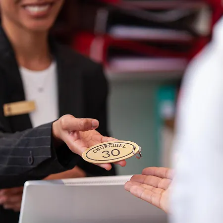 Churchill Centre מלון