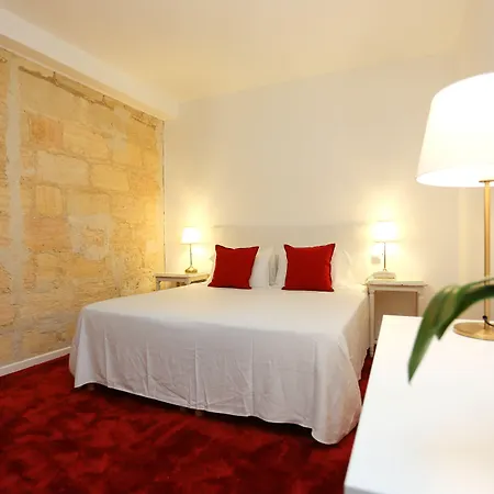 מלון Churchill Centre 2*