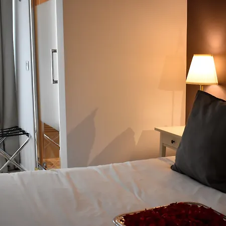 Churchill Centre מלון 2*