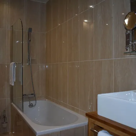 Churchill Centre 2* בורדו