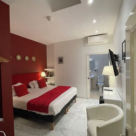 Churchill Centre מלון 2*