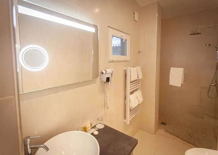 Churchill Centre Hotel 2*